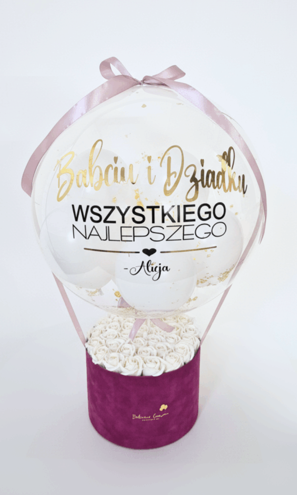 1 FlowerBox z mydlanymi różami i personalizowanym balonem na Dzień Babci